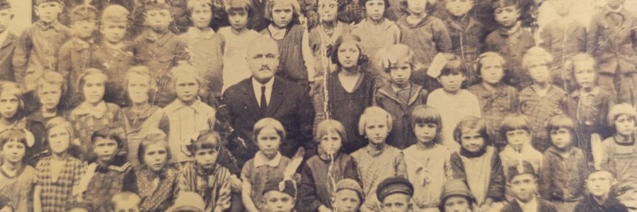 Az ünnepi istentisztelet felvétele megtekinthető: